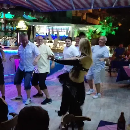 Lägenhetshotell Happy Kusadası