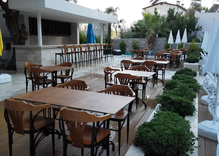 Happy Aparthotel