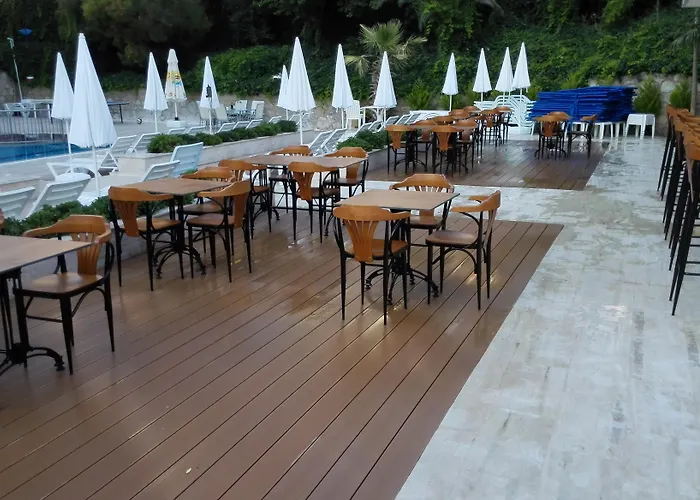 Aparthotel Happy 4*