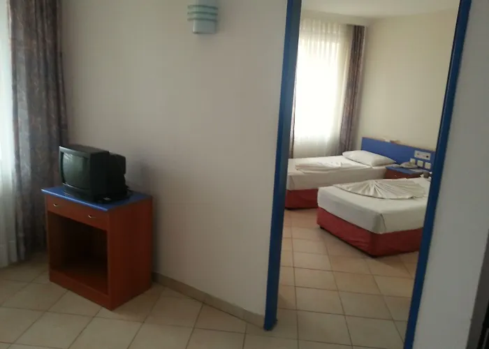 Aparthotel Happy 4*