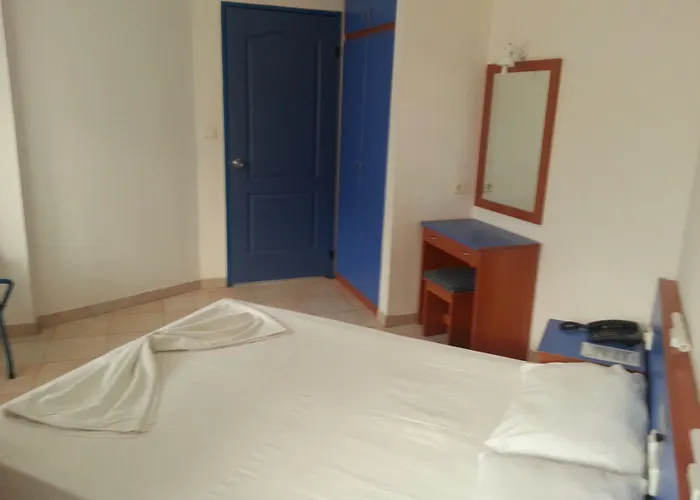 Happy Aparthotel 4*
