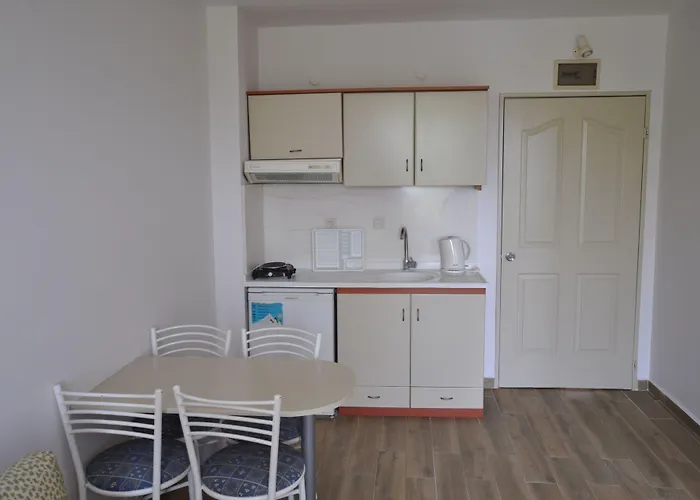 Happy Aparthotel