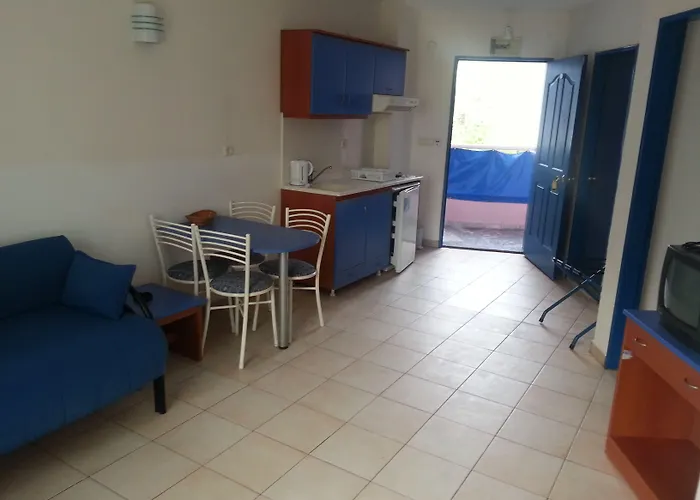 Happy Aparthotel