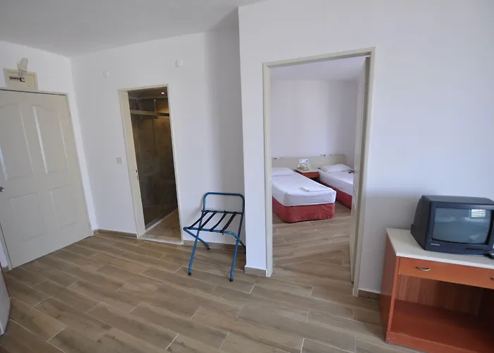 Happy Aparthotel 4*