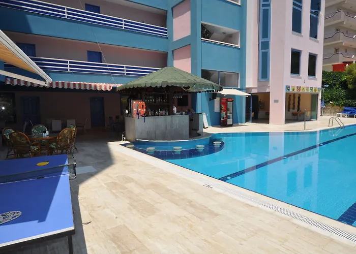 Happy Aparthotel 4*