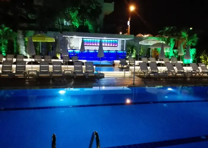 Happy Aparthotel 4*