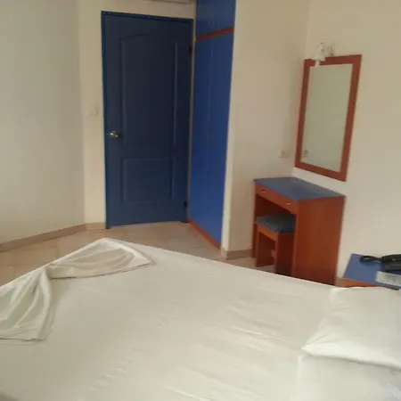 Aparthotel Happy 3*