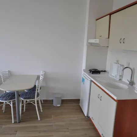 Aparthotel Happy 3*