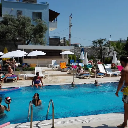 Happy Aparthotel 3*