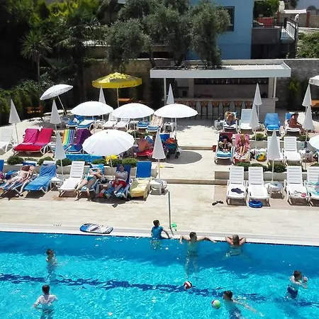 Happy Aparthotel 3*