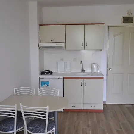 Happy Aparthotel