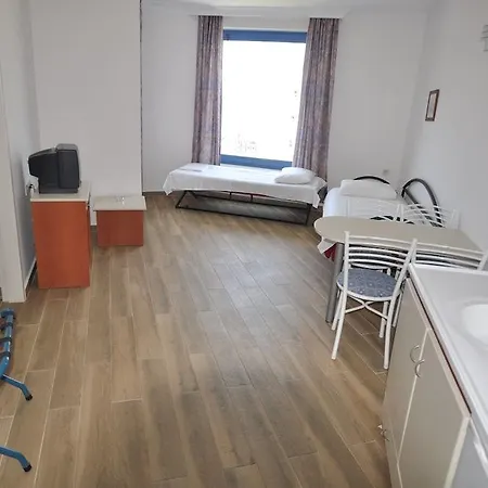 Happy Aparthotel 3*
