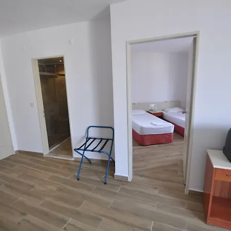 Happy Apartahotel 3*