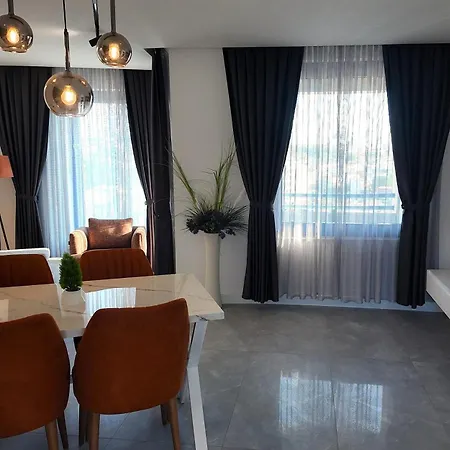 Happy Aparthotel