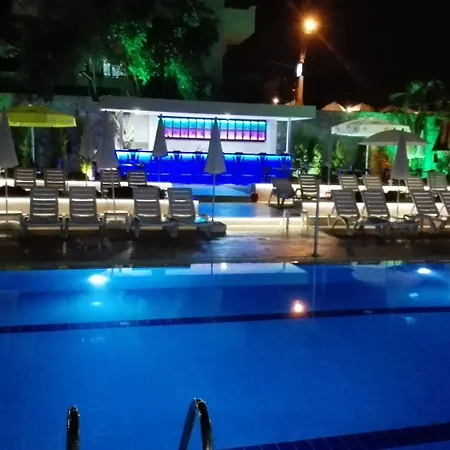 Happy Apartahotel 4*